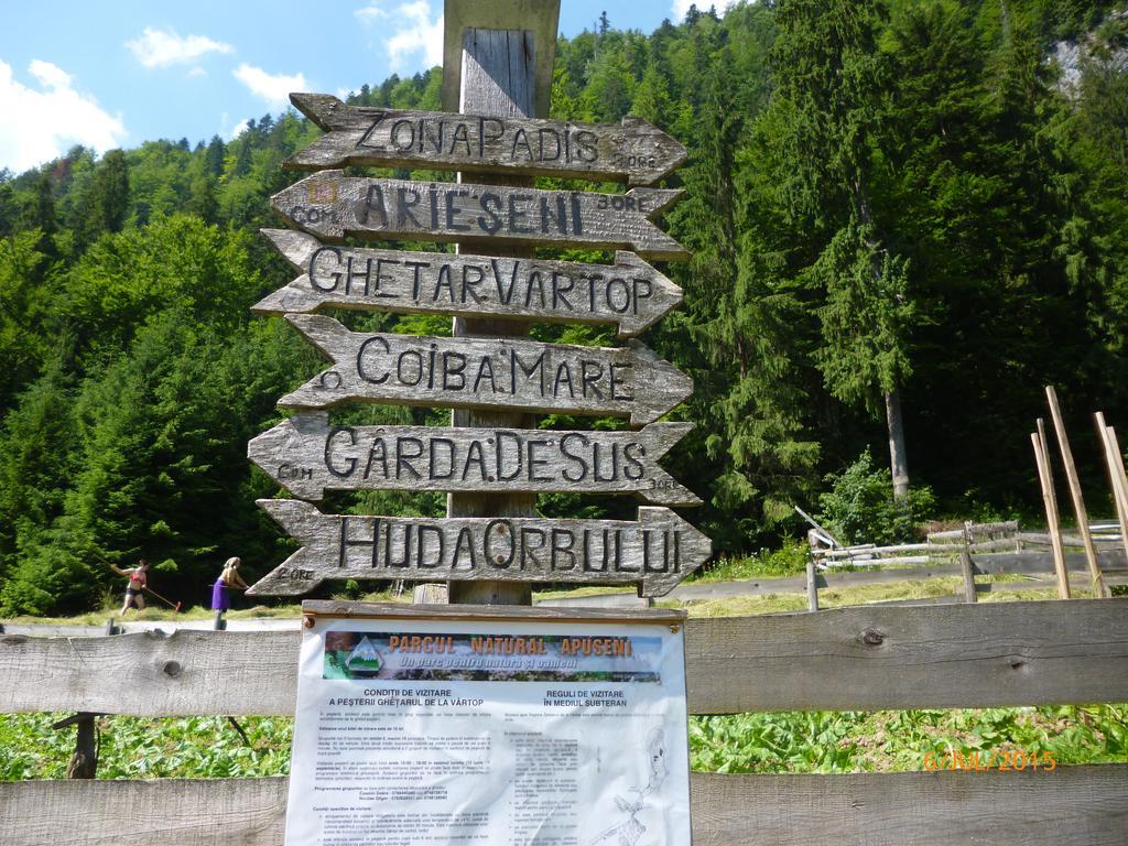 Cabana Suvenirurilor Scarisoara  Esterno foto